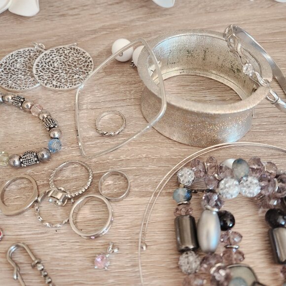 Silver Tone Jewelry Lot: Necklaces, Earrings, Bracelets & Rings All Silver Tone! - Picture 8 of 8